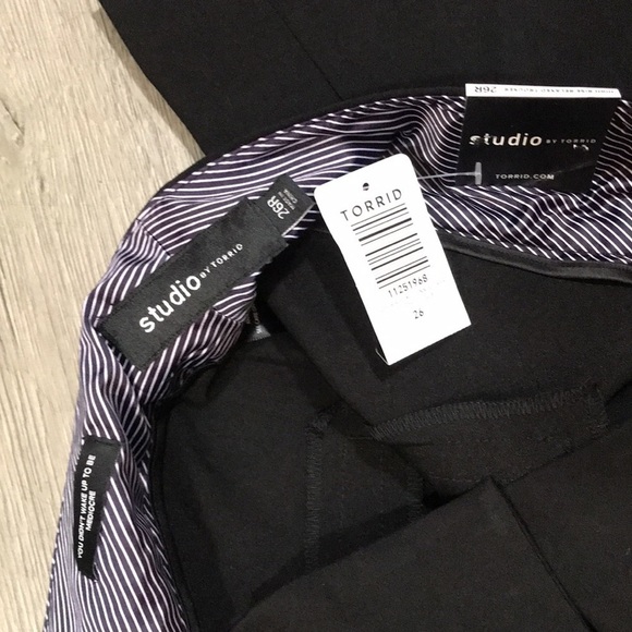 Torrid NWT Studio Black High Rise Relaxed Trousers size 26 - Picture 6 of 9
